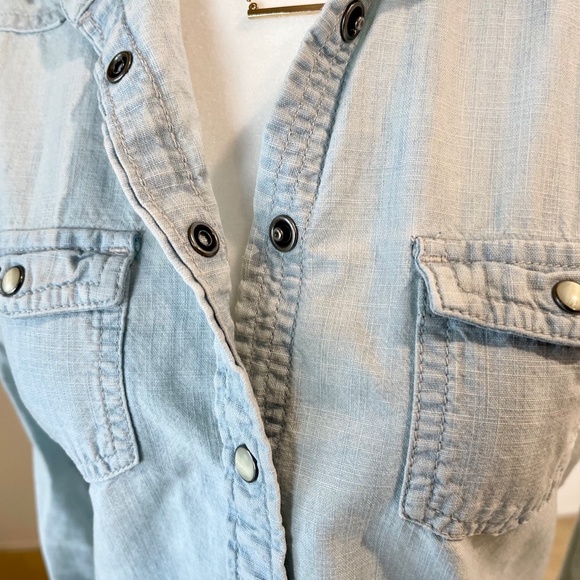 American Eagle Button Up Size S/P - Picture 6 of 11